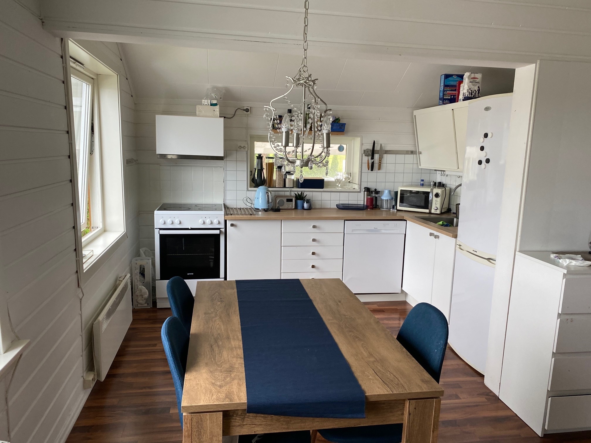 Kjøkken med spiseplass